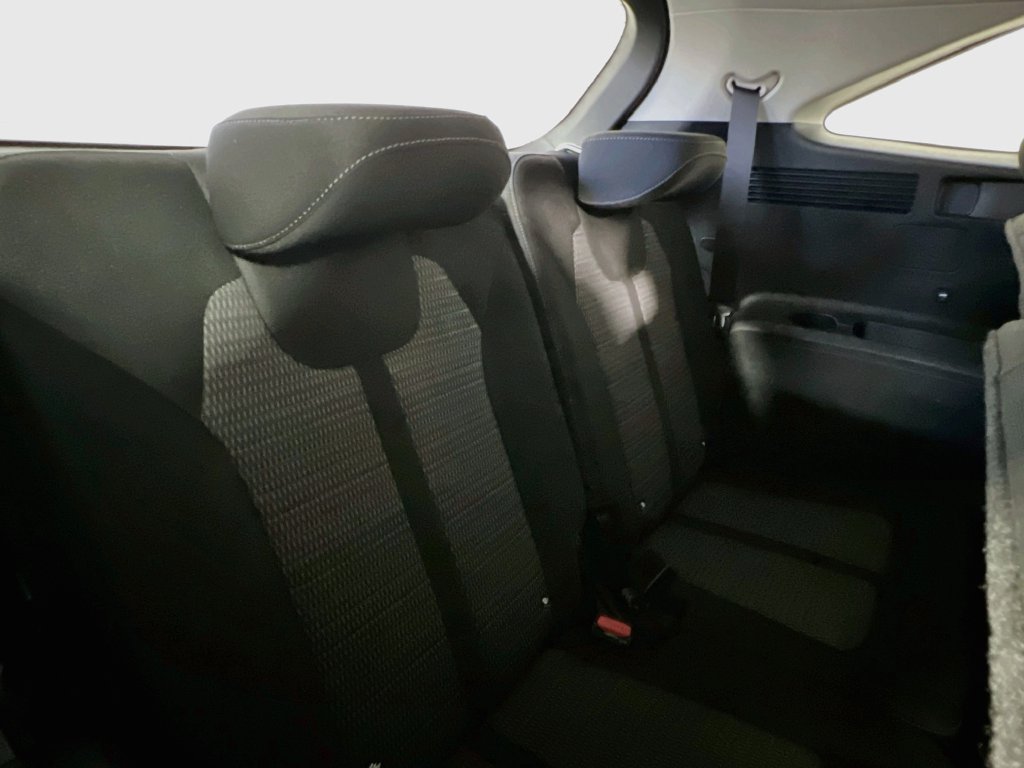 Certified 2025 Kia Sorento LX FWD image 27