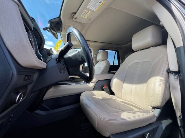 Used 2023 Ford Expedition Limited image 18