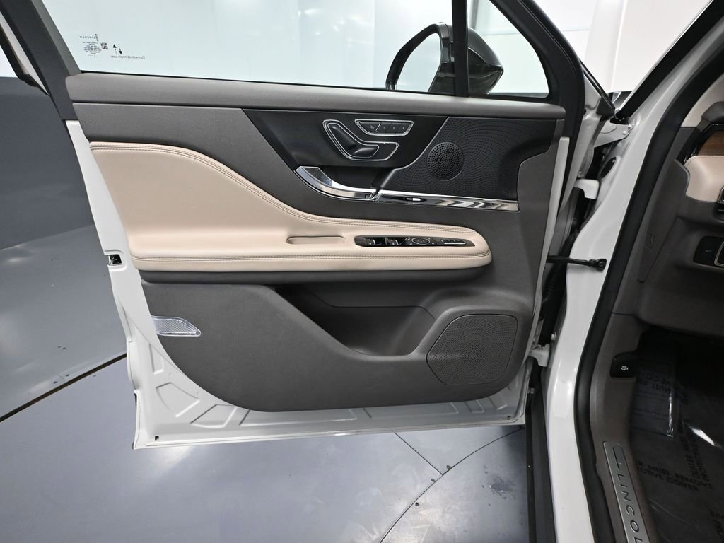 Used 2023 Lincoln Corsair Reserve image 18