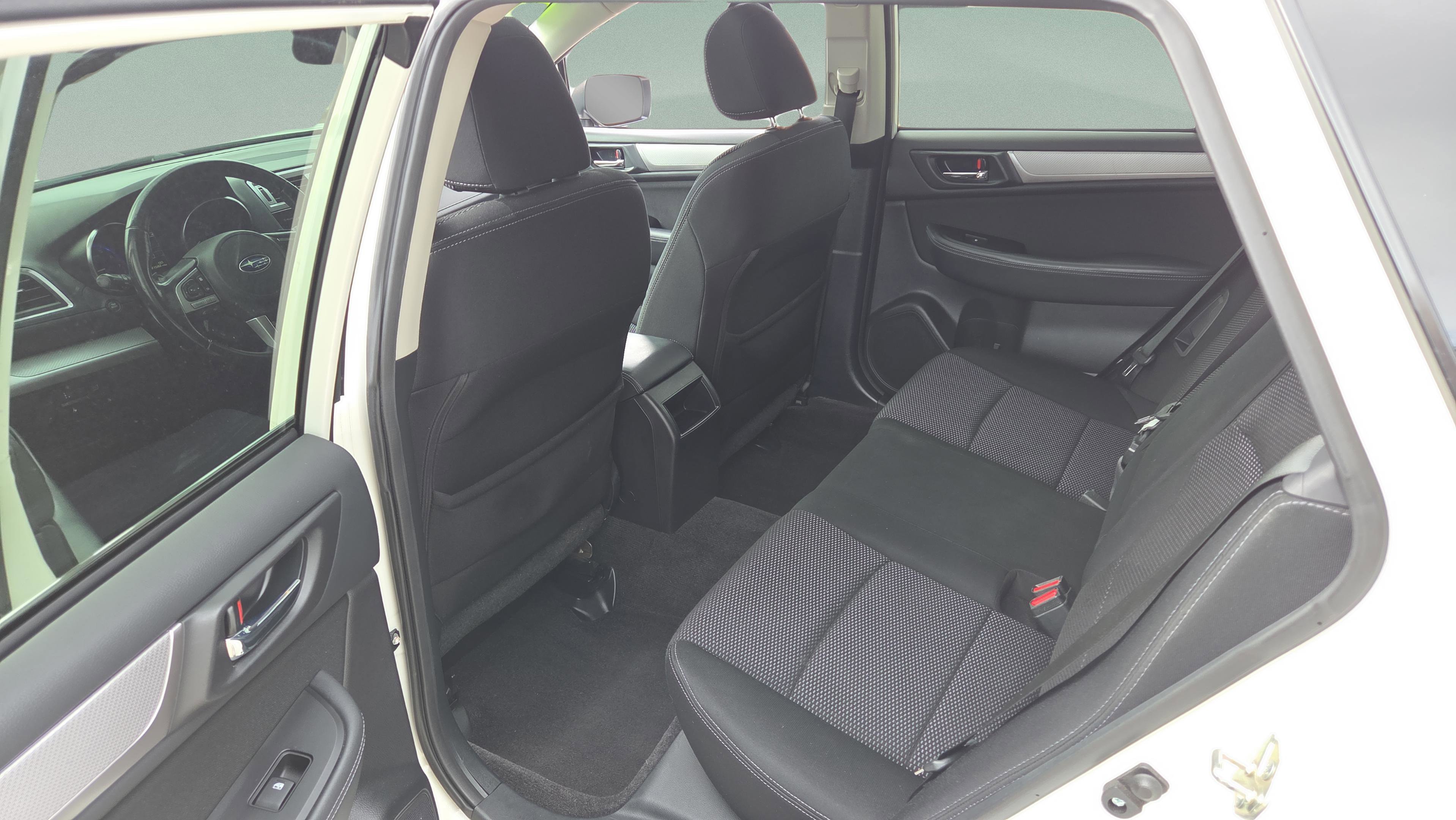 Used 2015 Subaru Outback 2.5i Premium image 11