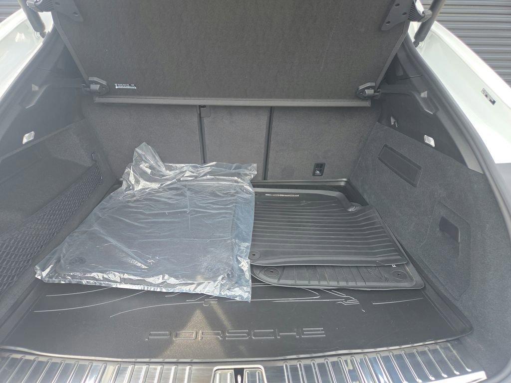 Certified 2025 Porsche Cayenne Coupe image 31