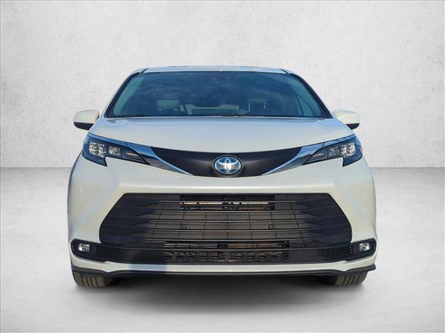 Certified 2025 Toyota Sienna XLE FWD video 2