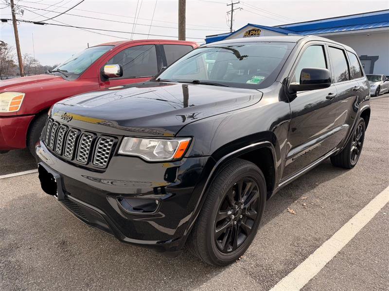 Used 2019 Jeep Grand Cherokee Altitude image 4