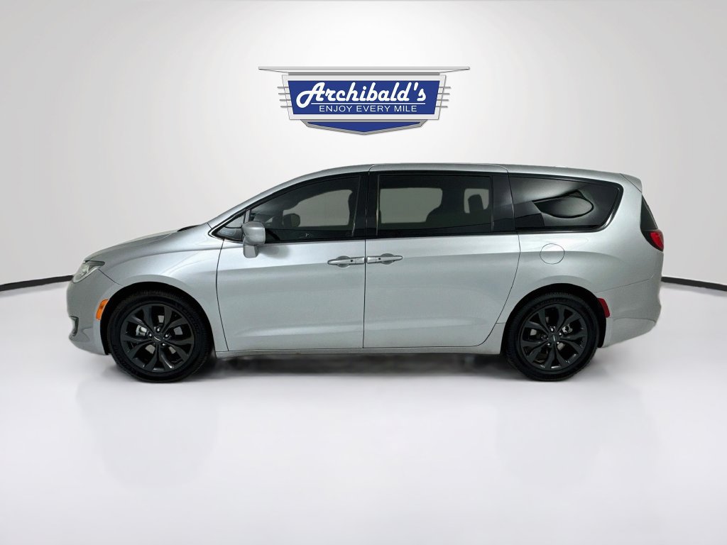 Used 2020 Chrysler Pacifica Touring w/ S Appearance Package FWD image 5
