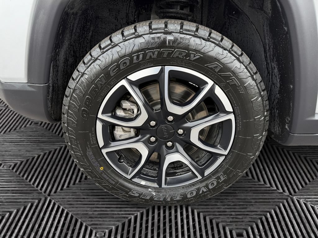 Used 2024 Jeep Compass Trailhawk AWD/4WD image 14