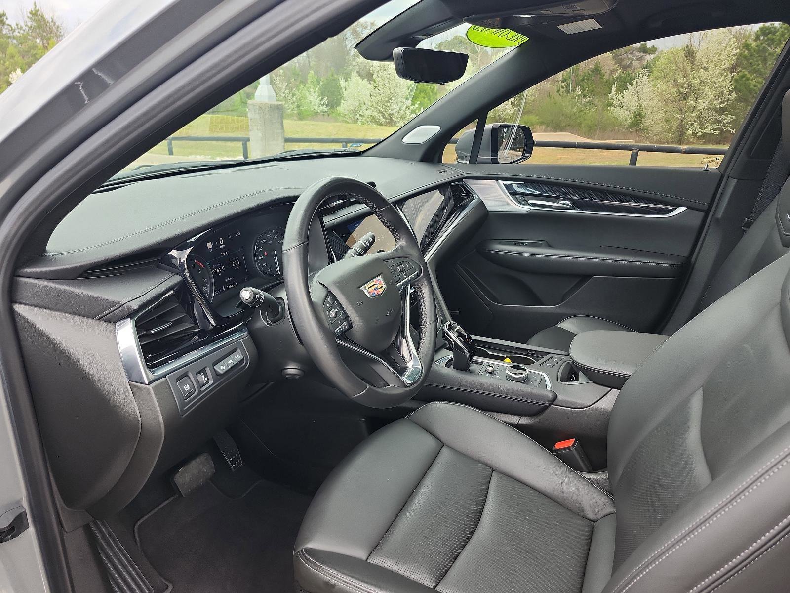 Used 2023 Cadillac XT6 Premium Luxury w/ Technology Package image 16