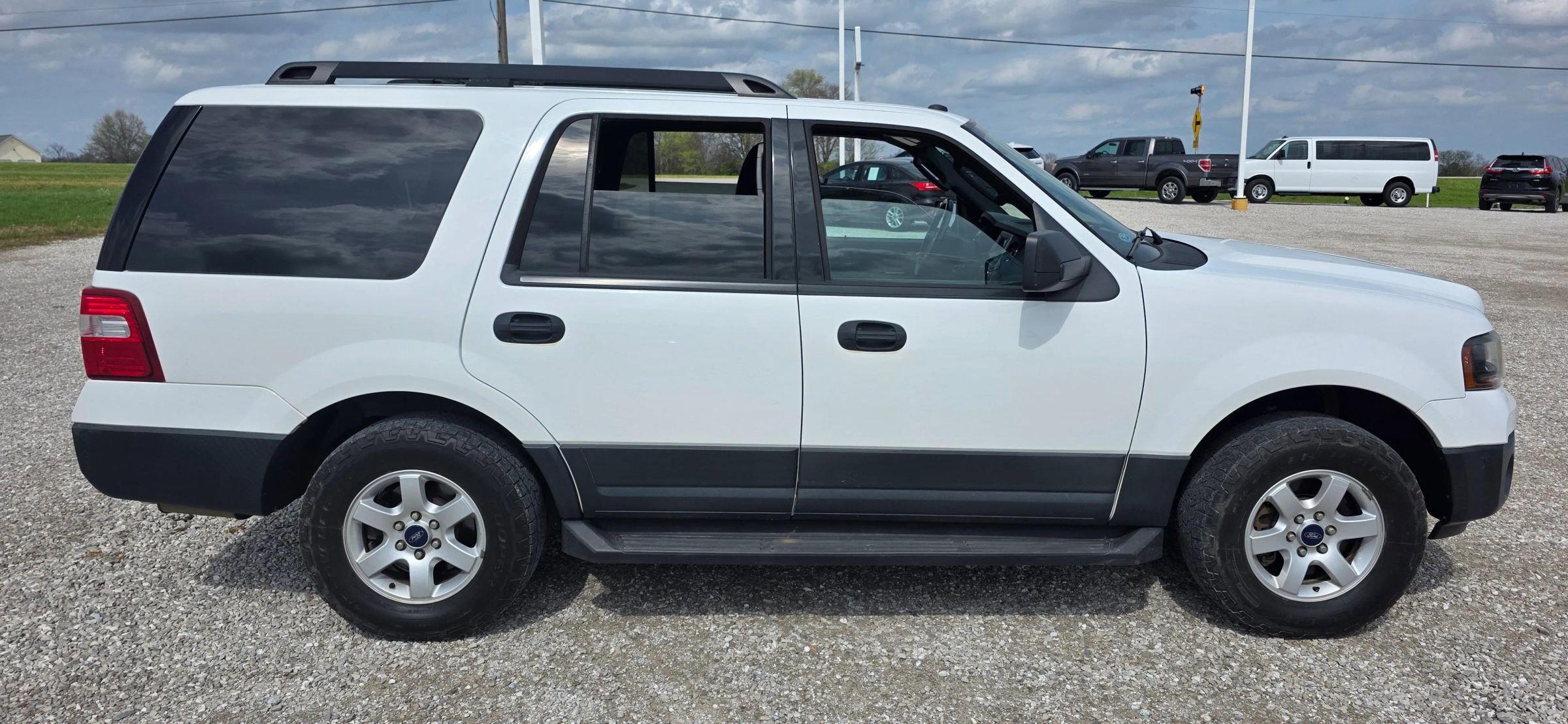 Used 2017 Ford Expedition XL w/ Equipment Group 101A AWD/4WD image 2