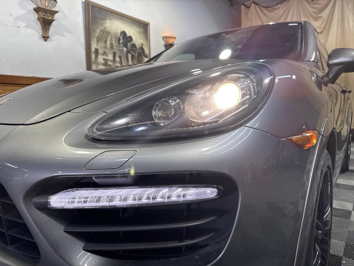 Used 2014 Porsche Cayenne GTS AWD/4WD image 7