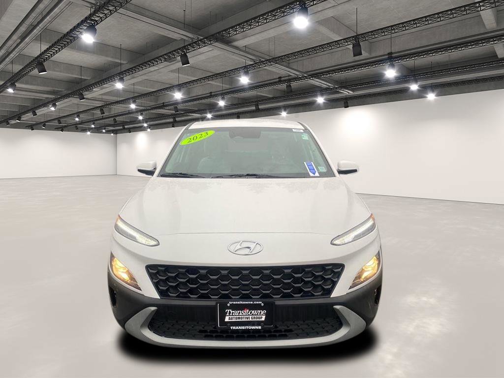 Used 2023 Hyundai Kona SE image 2