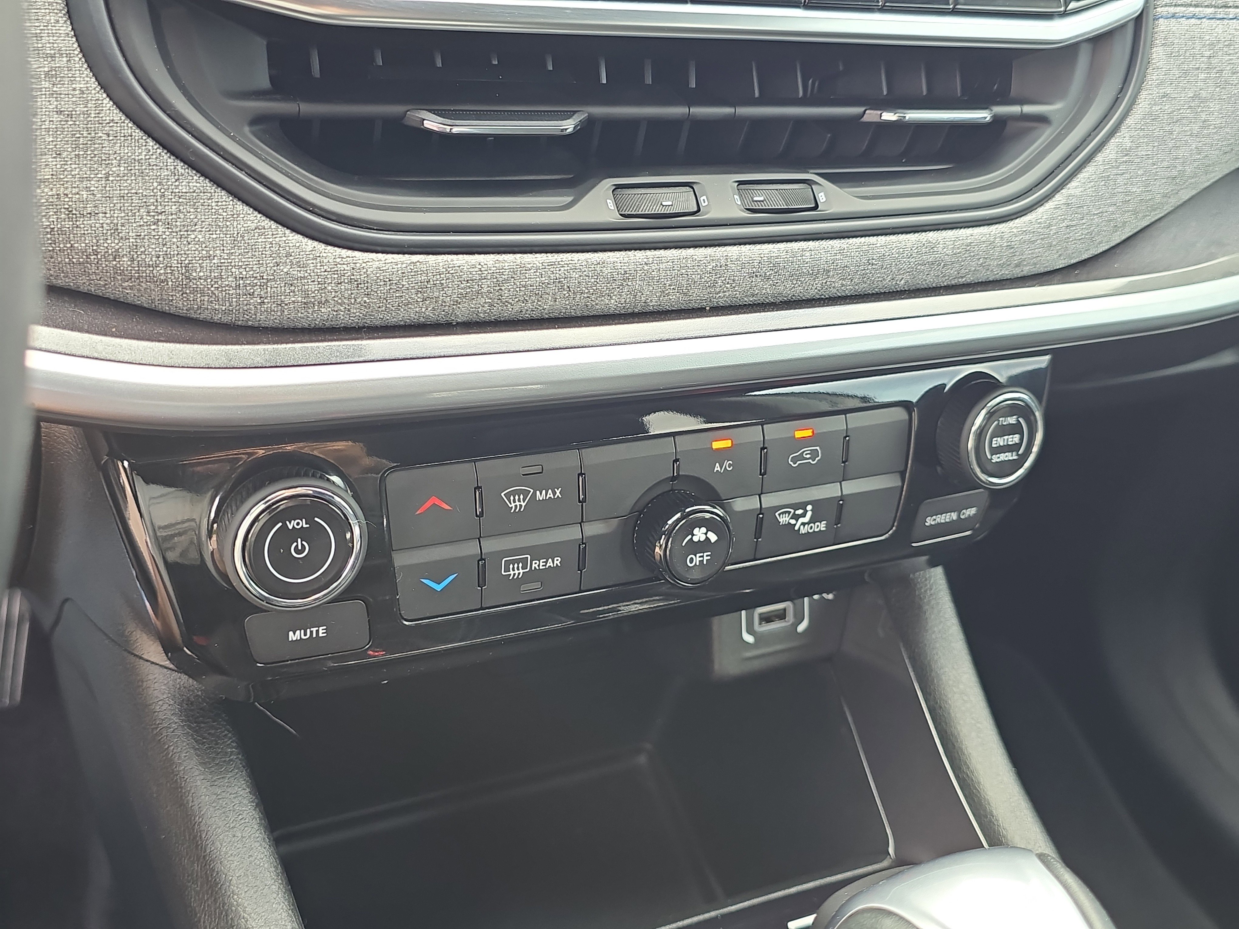 Used 2022 Jeep Compass Latitude image 24