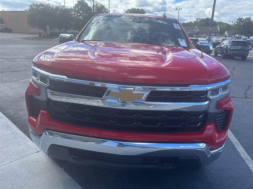 Used 2022 Chevrolet Silverado 1500 LT AWD/4WD image 7
