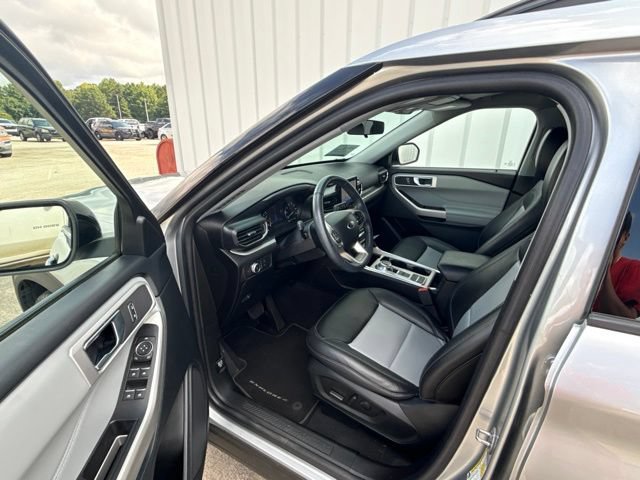 Certified 2022 Ford Explorer XLT w/ Equipment Group 202A RWD image 26