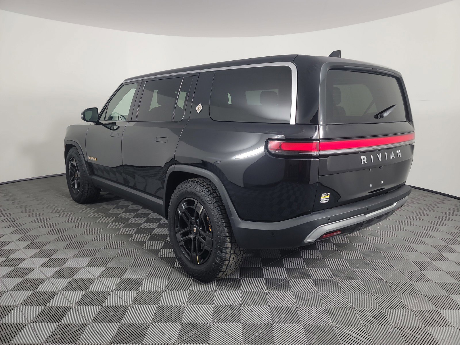 Used 2022 Rivian R1S Launch Edition image 3