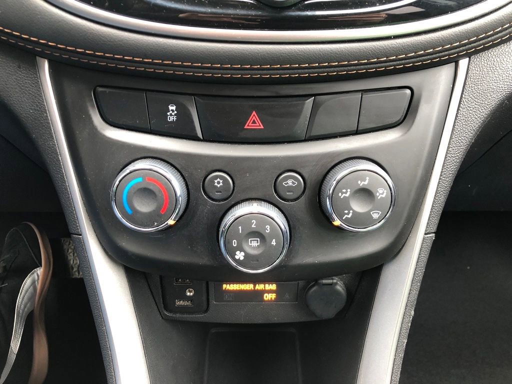 Used 2022 Chevrolet Trax LT w/ LT Convenience Package image 27