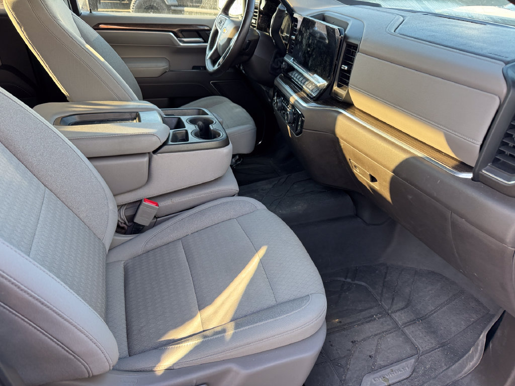 Used 2022 Chevrolet Silverado 1500 LT AWD/4WD image 17