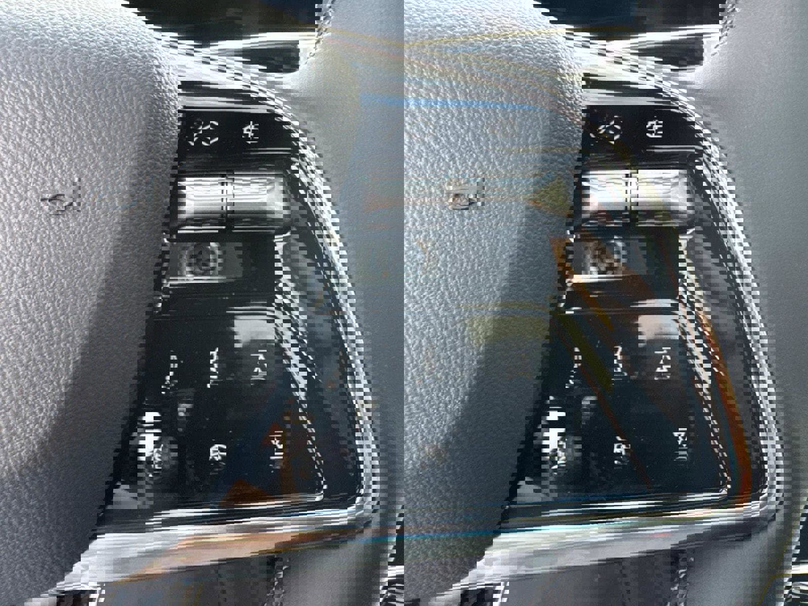 Used 2024 Cadillac Lyriq Sport image 23