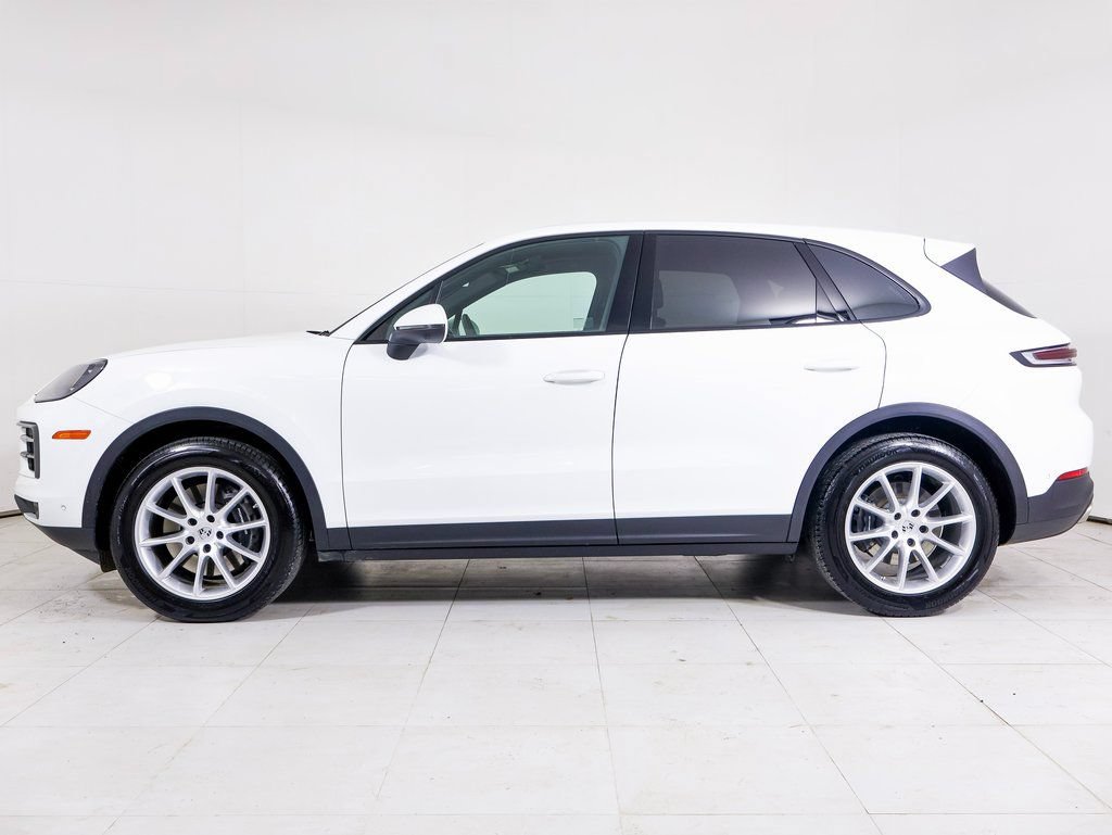 Certified 2025 Porsche Cayenne AWD/4WD image 2