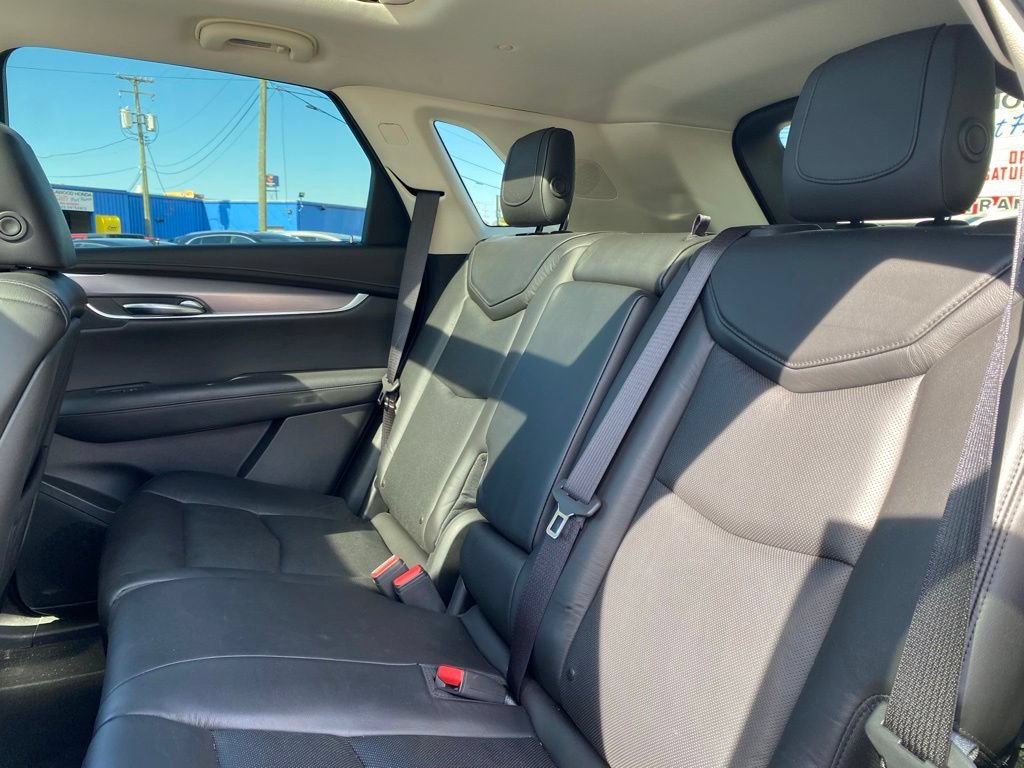 Used 2017 Cadillac XT5 Luxury w/ Driver Awareness Package AWD/4WD image 17