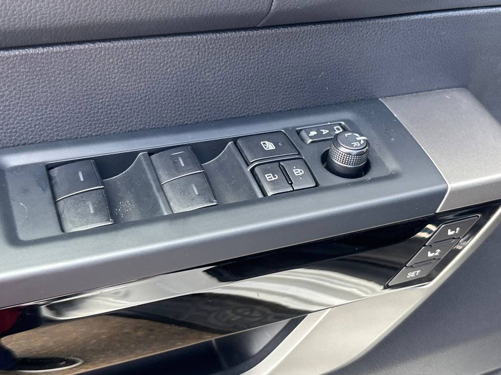 Used 2025 Toyota Tundra Limited image 9