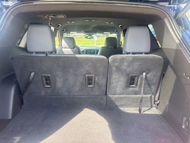 Used 2023 Buick Enclave Essence image 18