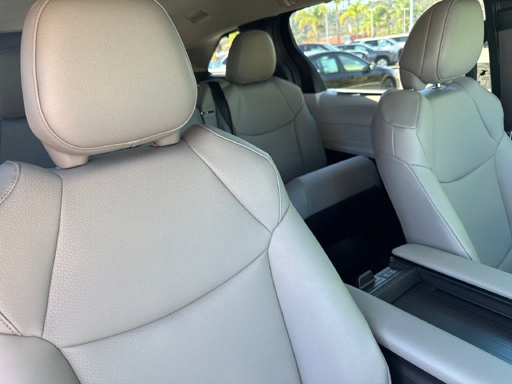 Certified 2026 Toyota Sienna XLE FWD image 16