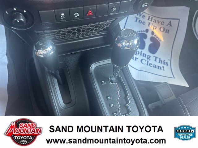 Used 2015 Jeep Wrangler Sahara AWD/4WD image 15