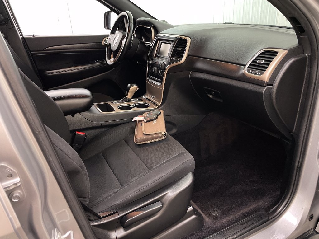 Used 2017 Jeep Grand Cherokee Laredo w/ Quick Order Package 23E AWD/4WD image 35