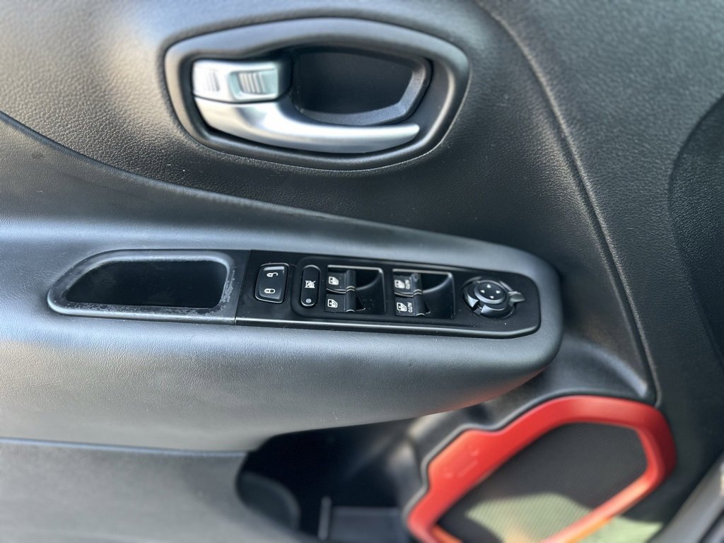 Used 2020 Jeep Renegade Trailhawk w/ UConnect 8.4 Nav Group image 33