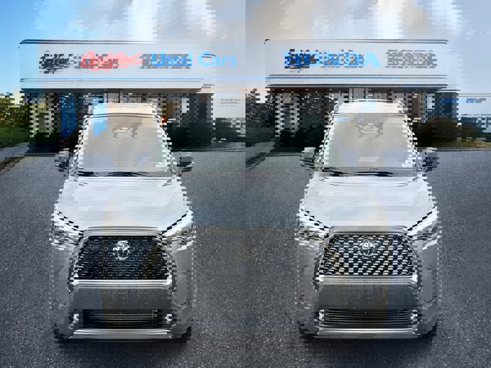 Used 2025 Toyota Corolla Cross XLE w/ Convenience Package image 8