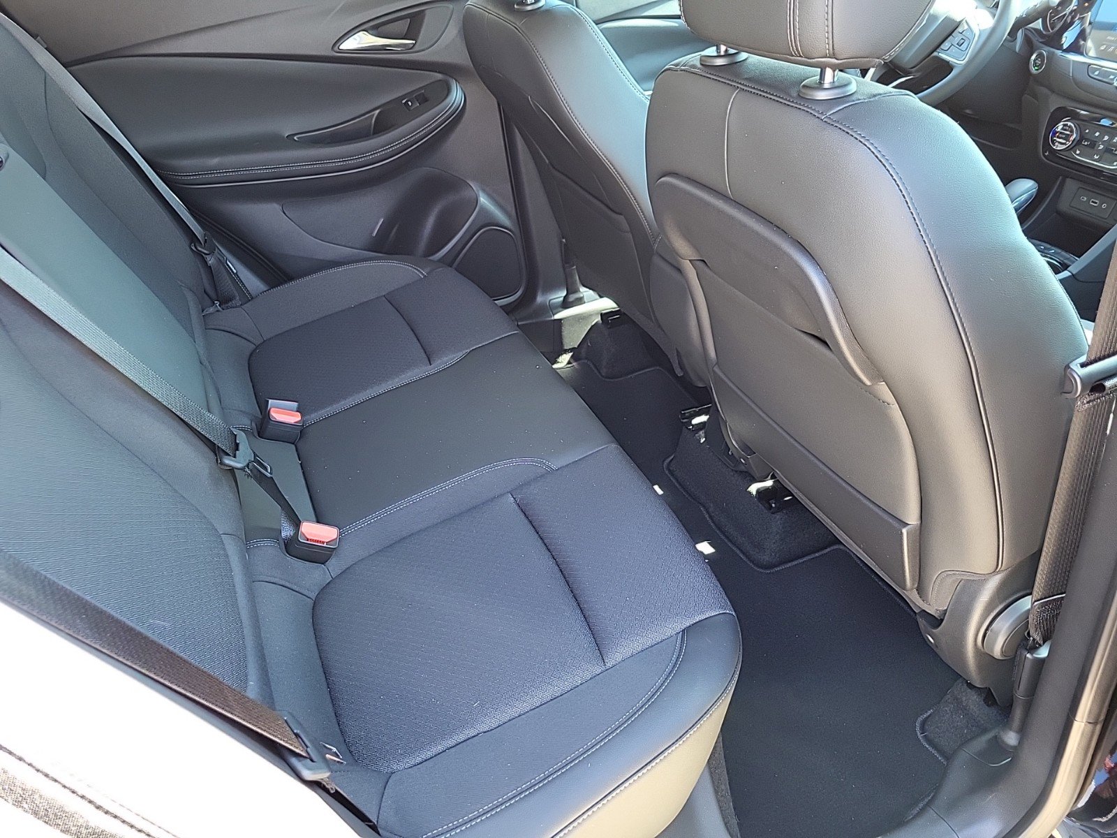 Used 2023 Buick Encore GX Select w/ Sport Touring Package image 11