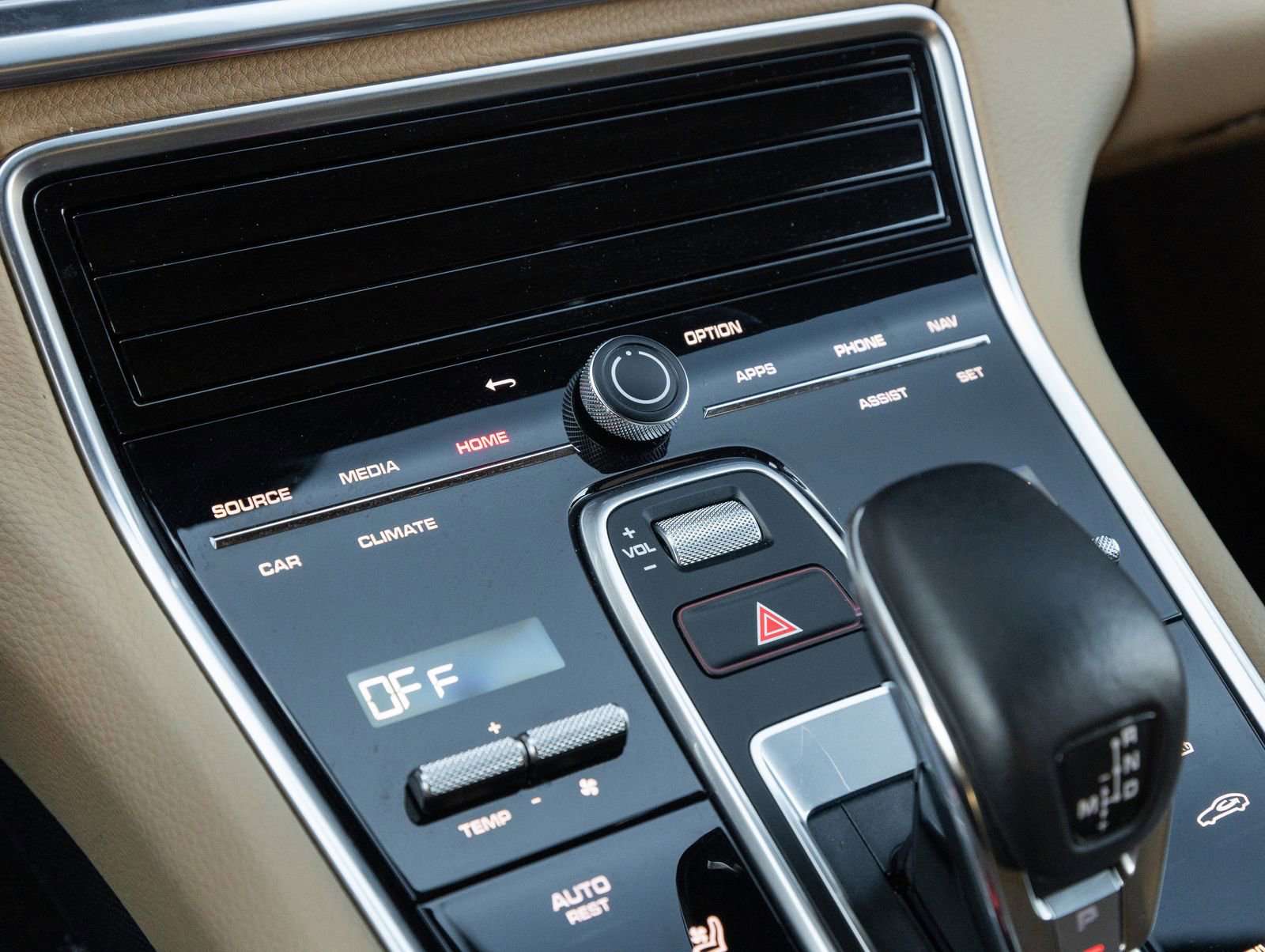 Certified 2023 Porsche Panamera 4 Platinum Edition image 26