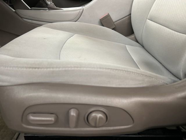 Used 2017 Chevrolet Malibu LT image 7