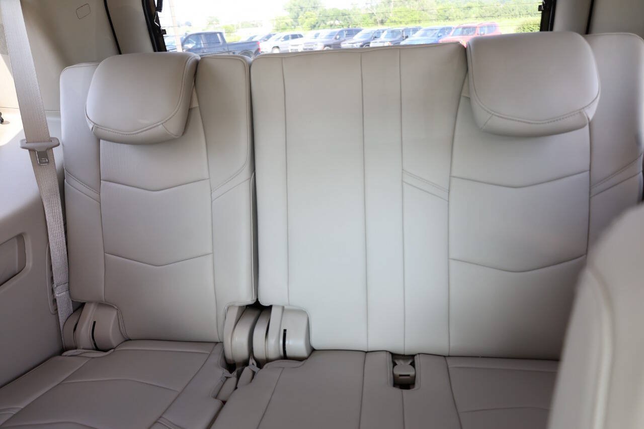 Used 2020 Cadillac Escalade Luxury AWD/4WD image 17