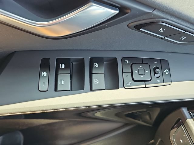Used 2024 Kia Niro SX Touring FWD image 22