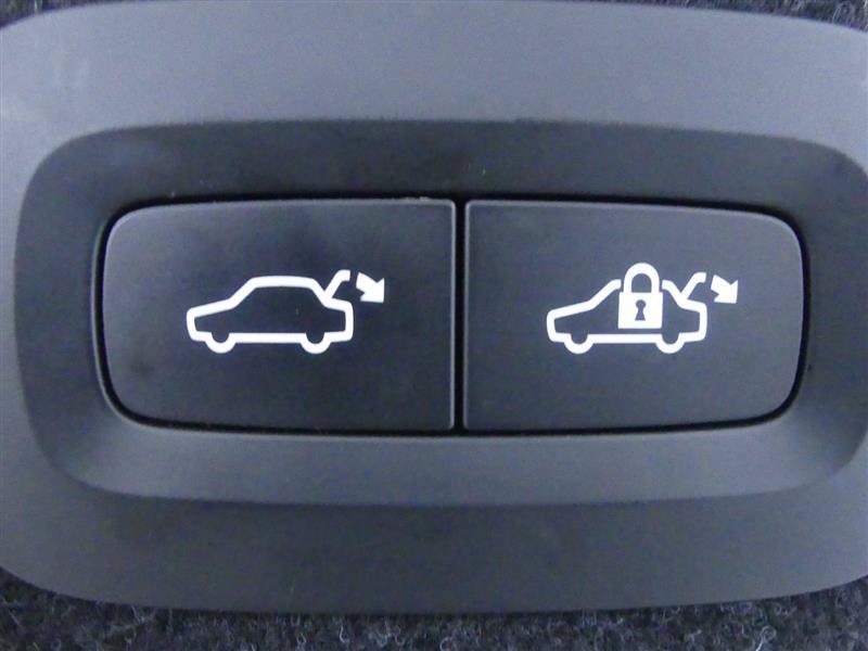 Used 2018 Volvo S90 T5 Momentum w/ Convenience Package FWD image 34