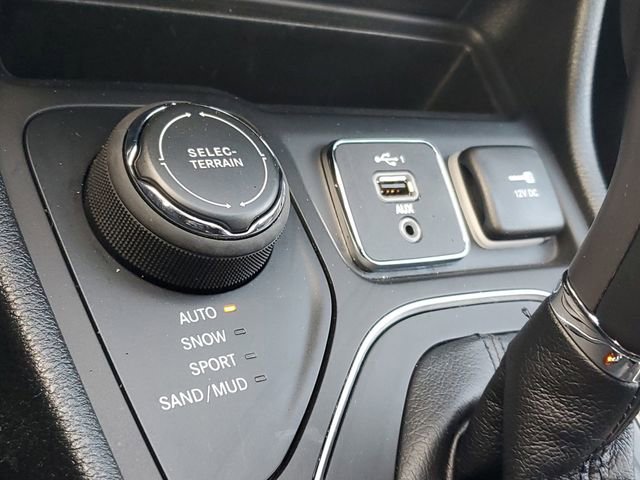 Used 2022 Jeep Cherokee Latitude Lux w/ Sun & Sound Group image 29