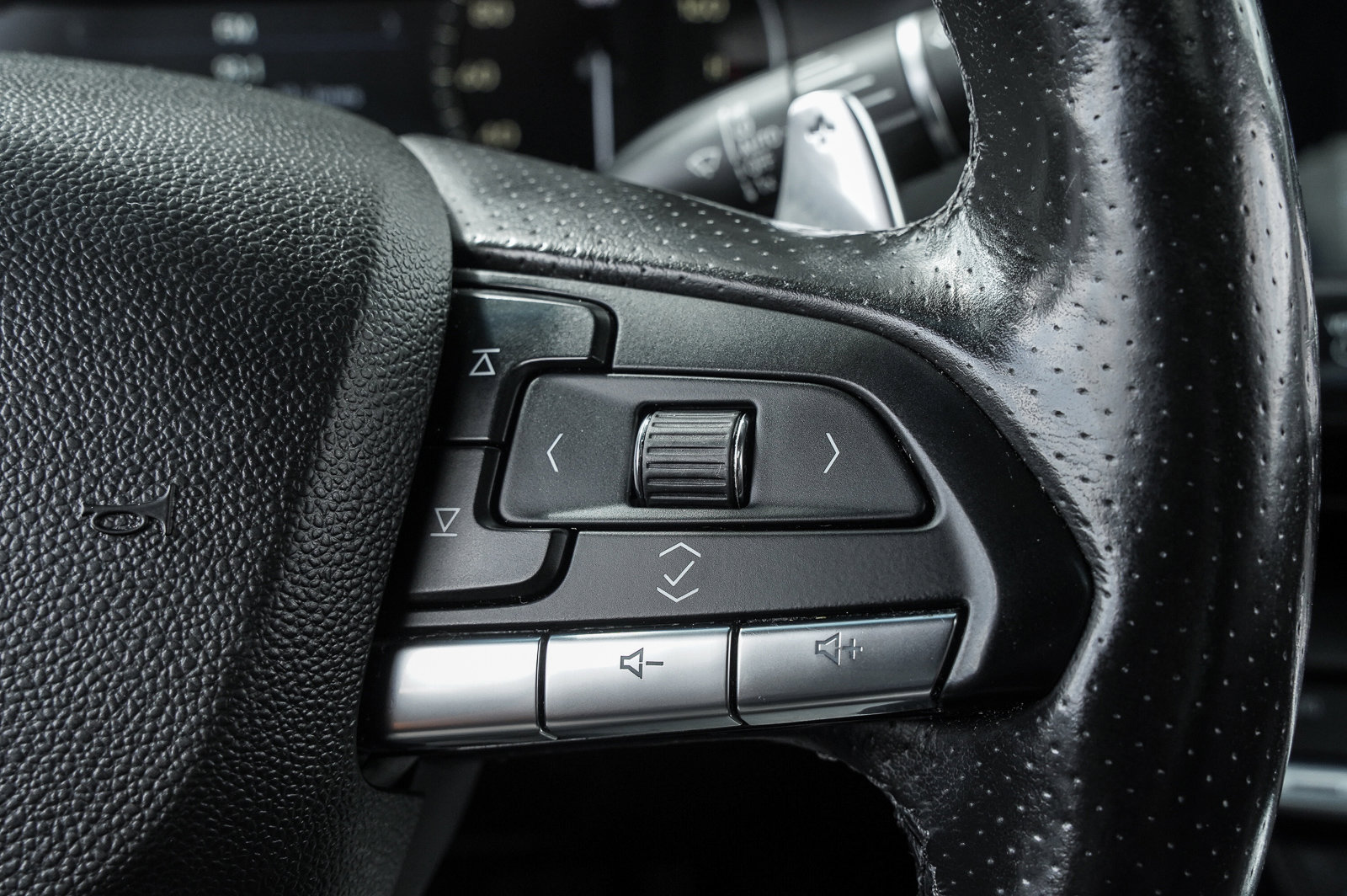 Used 2020 Cadillac CT4 Sport w/ Climate Package image 14