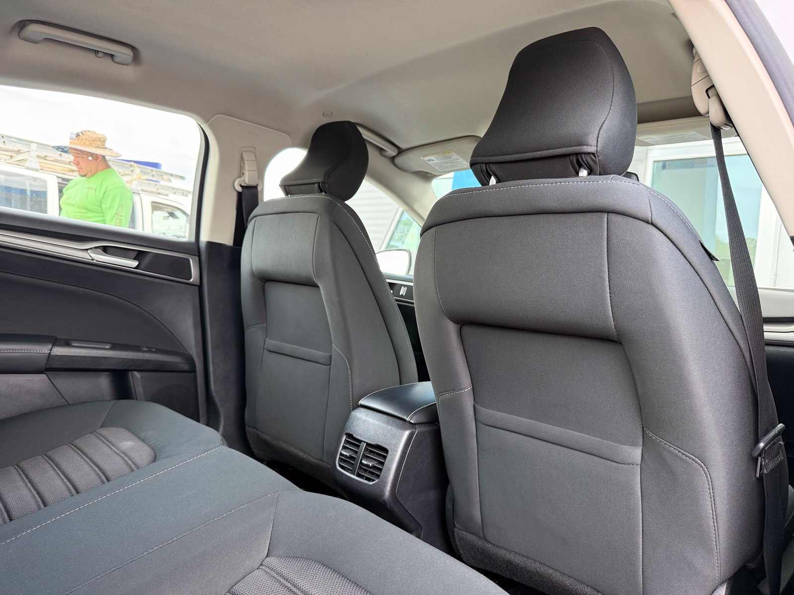 Used 2019 Ford Fusion SE FWD image 17
