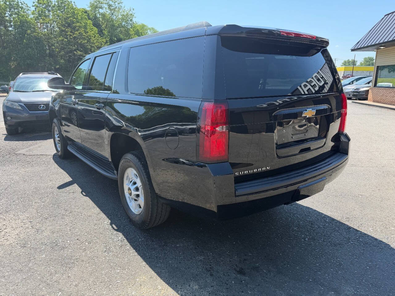 Used 2019 Chevrolet Suburban 3500 LT AWD/4WD image 11