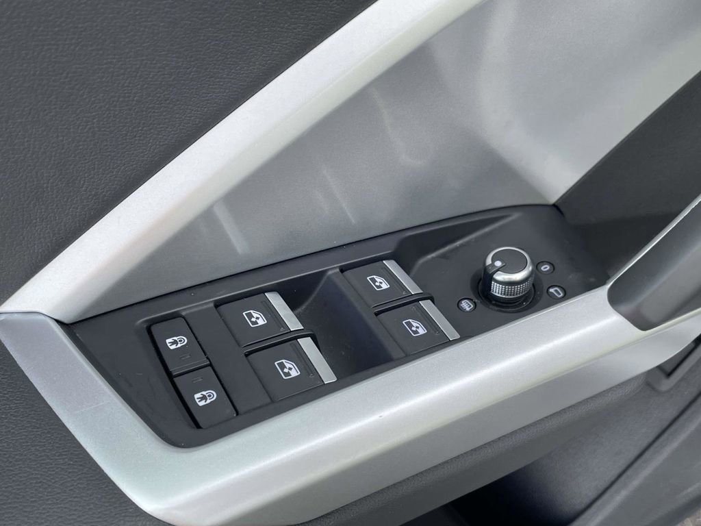 Used 2025 Audi Q3 2.0T Premium image 19