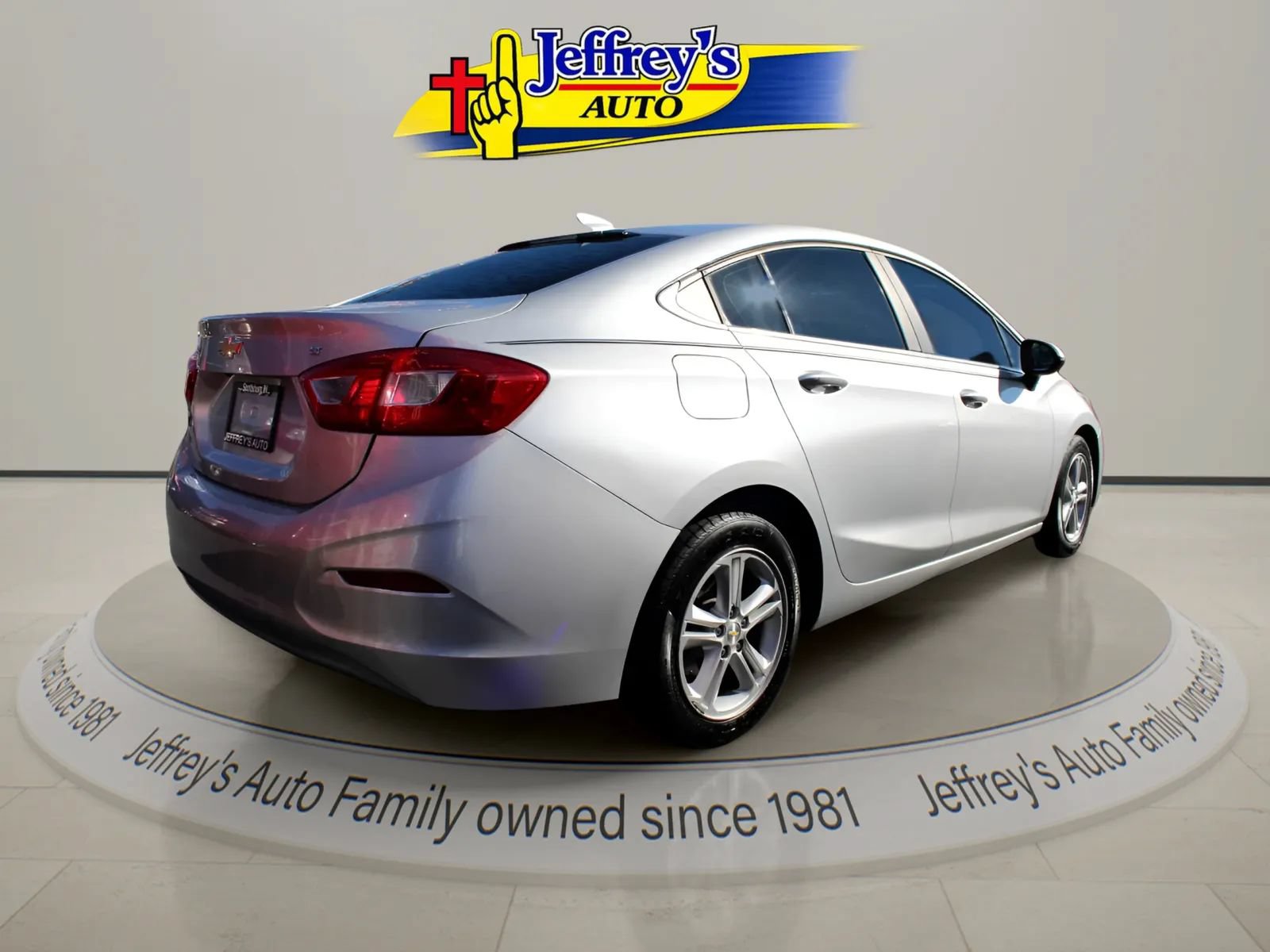 Used 2017 Chevrolet Cruze LT FWD image 5