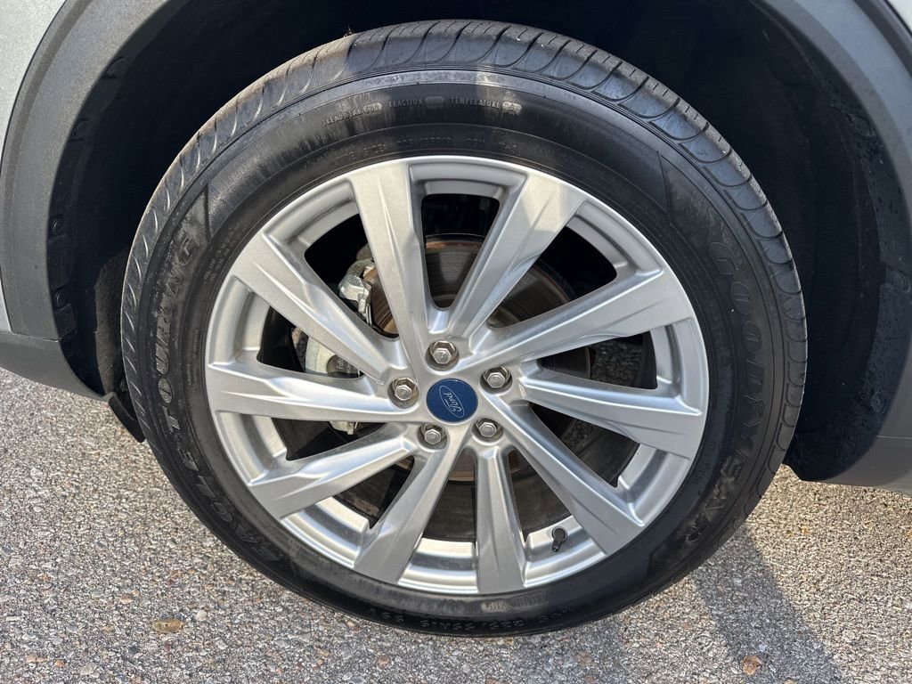 Used 2022 Ford Escape Titanium w/ Titanium Elite Package image 9