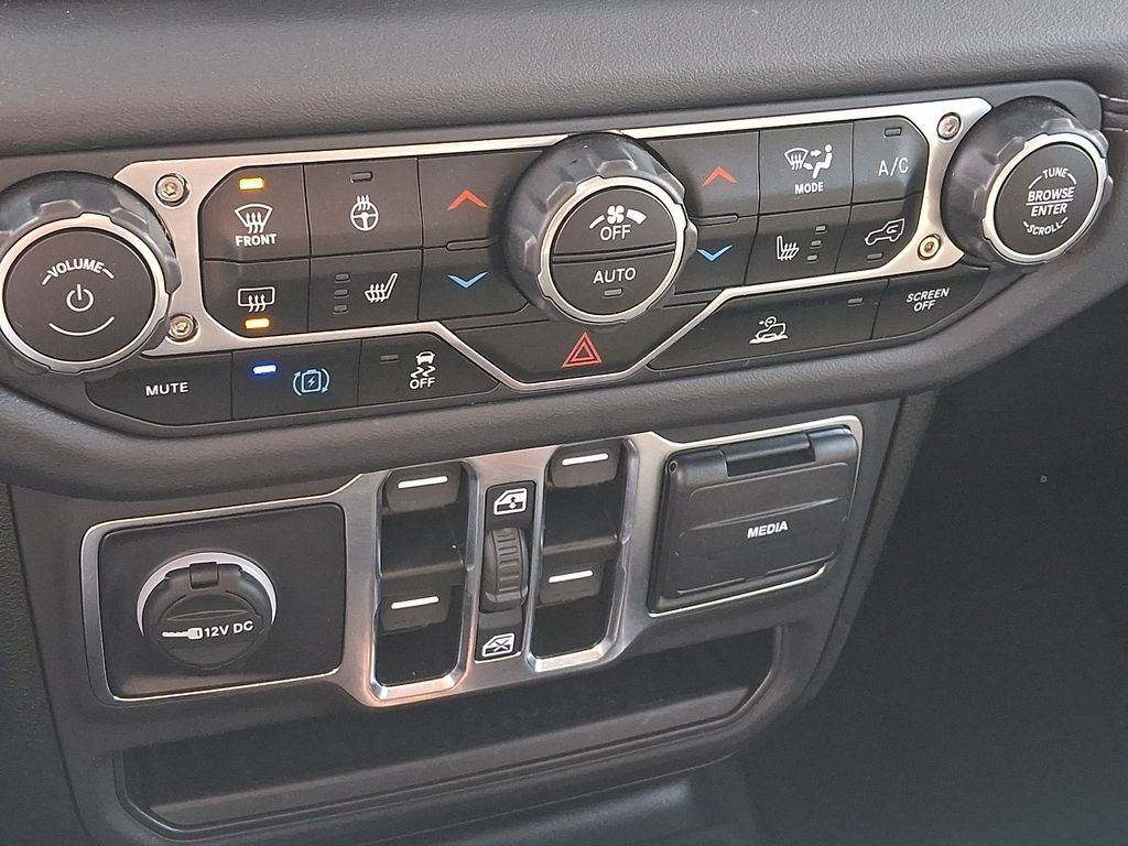 Used 2025 Jeep Wrangler Unlimited Sahara image 19