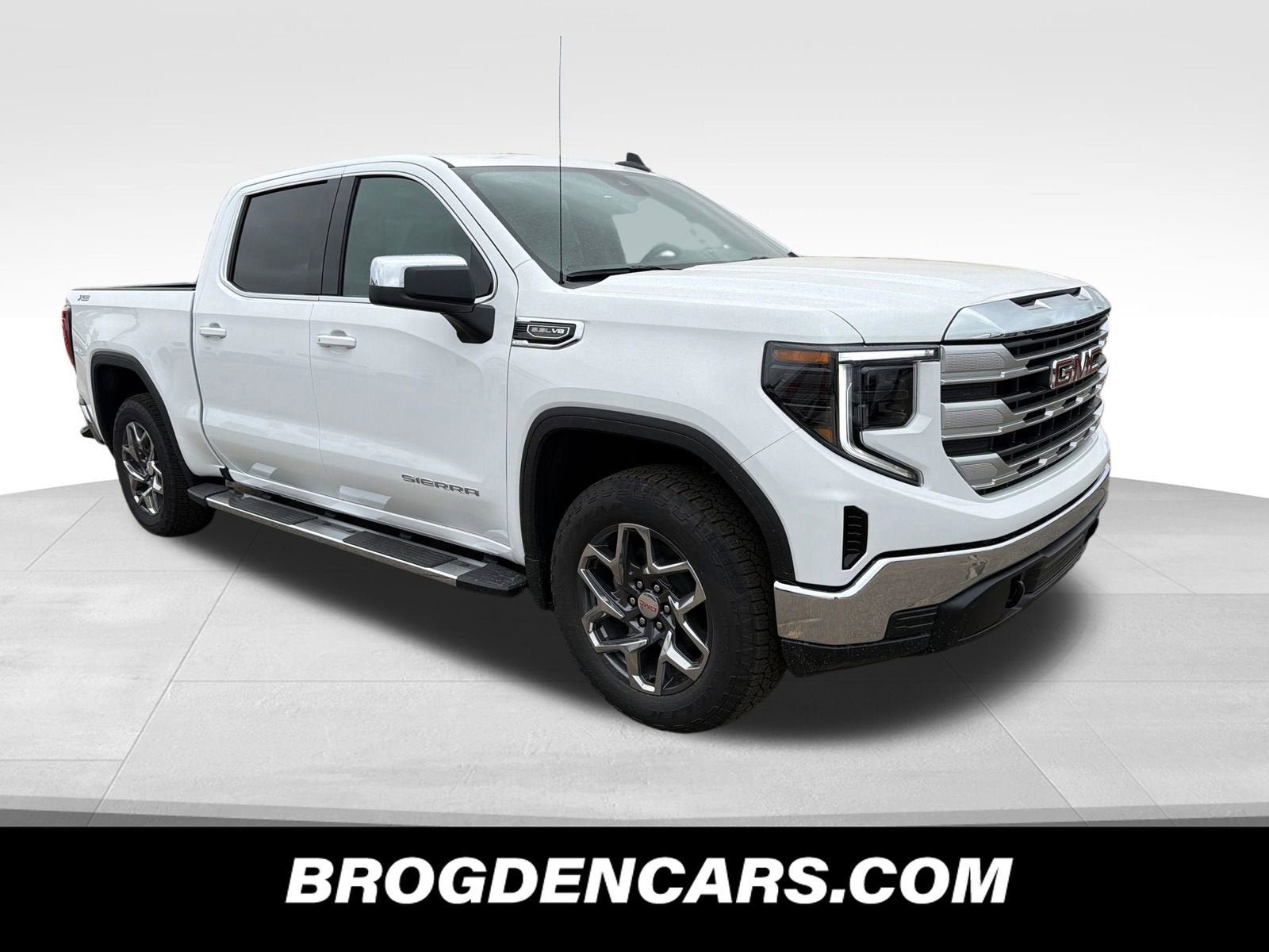 New 2026 GMC Sierra 1500 SLE AWD/4WD image 1