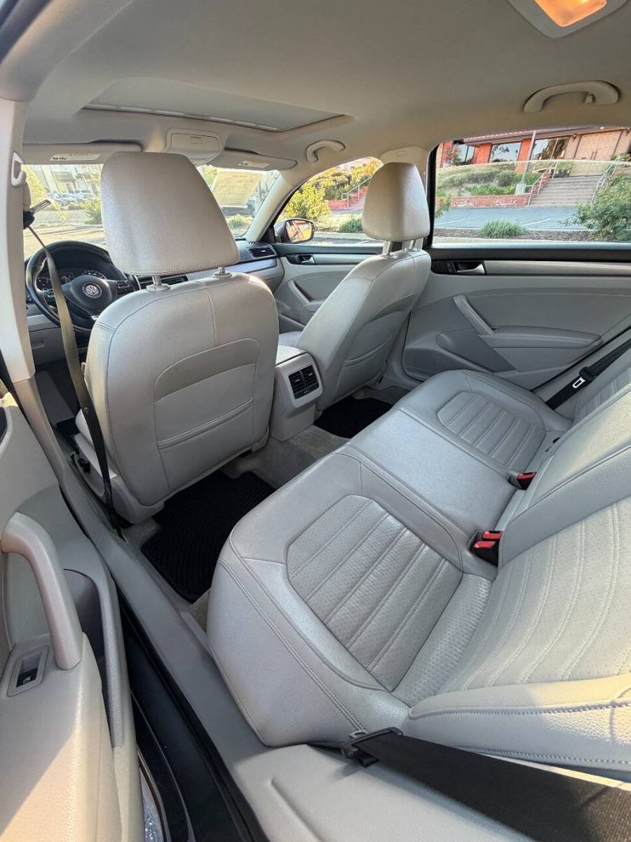 Used 2015 Volkswagen Passat 1.8T SE FWD image 9