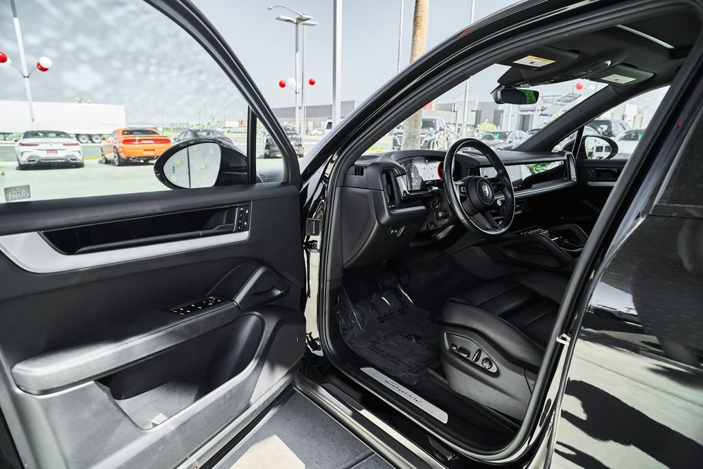 Used 2024 Porsche Cayenne AWD/4WD image 14