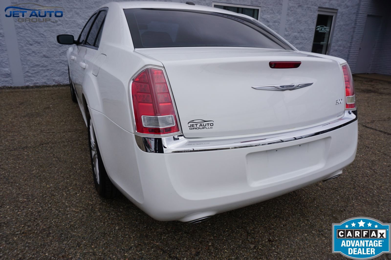 Used 2014 Chrysler 300 AWD w/ Driver Convenience Group image 9