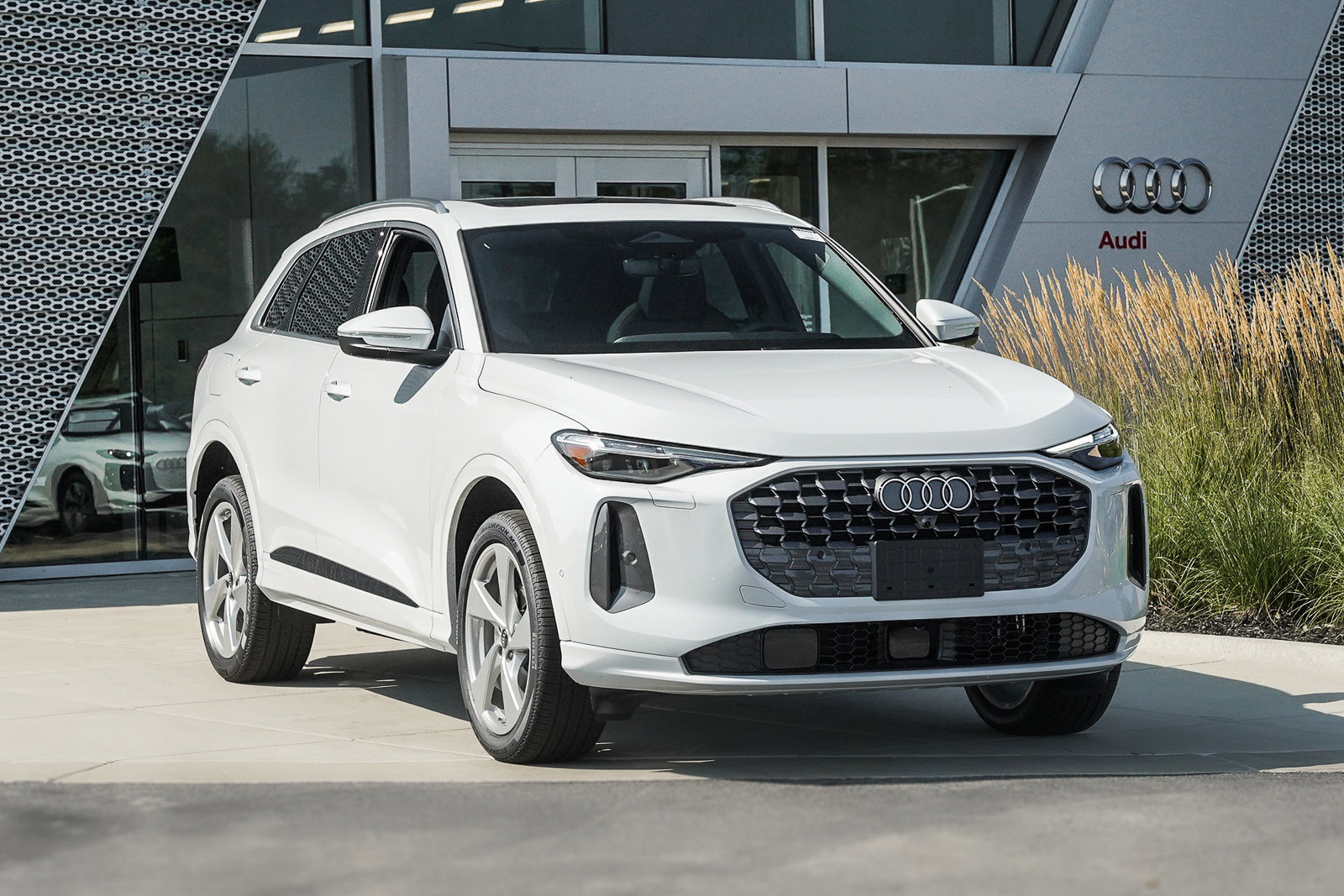 New 2025 Audi Q5 Premium Plus image 2