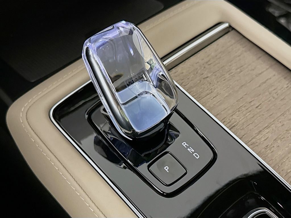 Certified 2026 Volvo XC90 B6 Plus w/ Protection Package Premier image 17