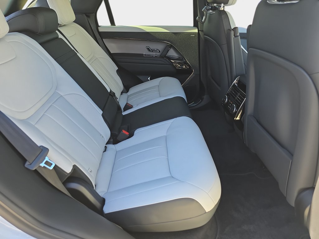 New 2027 Land Rover Range Rover Sport Dynamic SE AWD/4WD image 11